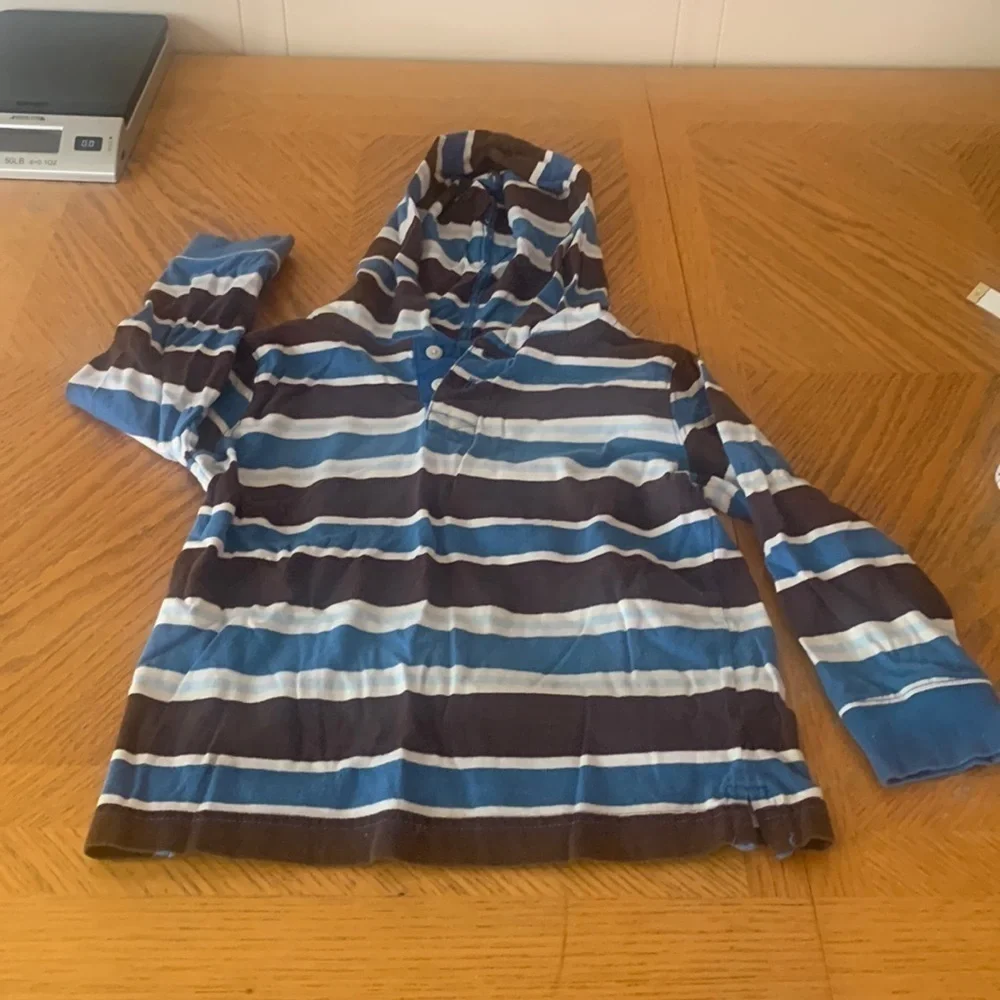 OSHKOSH B’gosh long sleeve shirt with hood